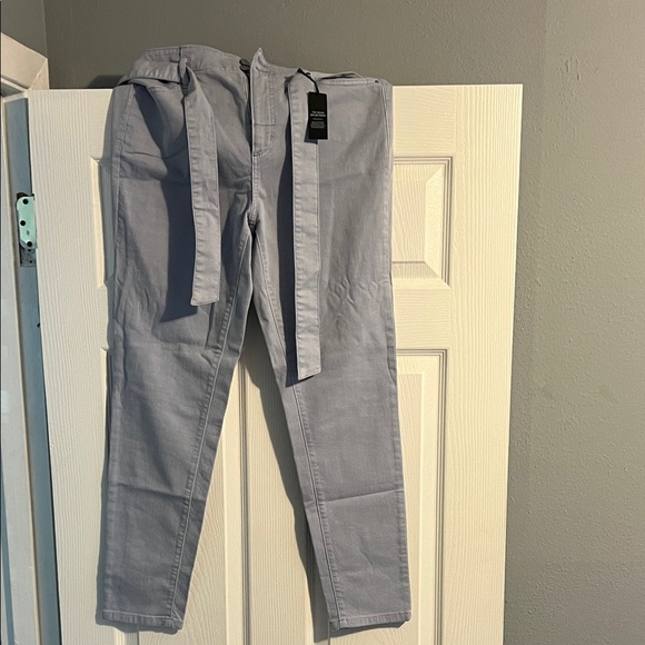 Ann Taylor Denim - Ann Taylor Women's Skinny Jeans in Light Gray
